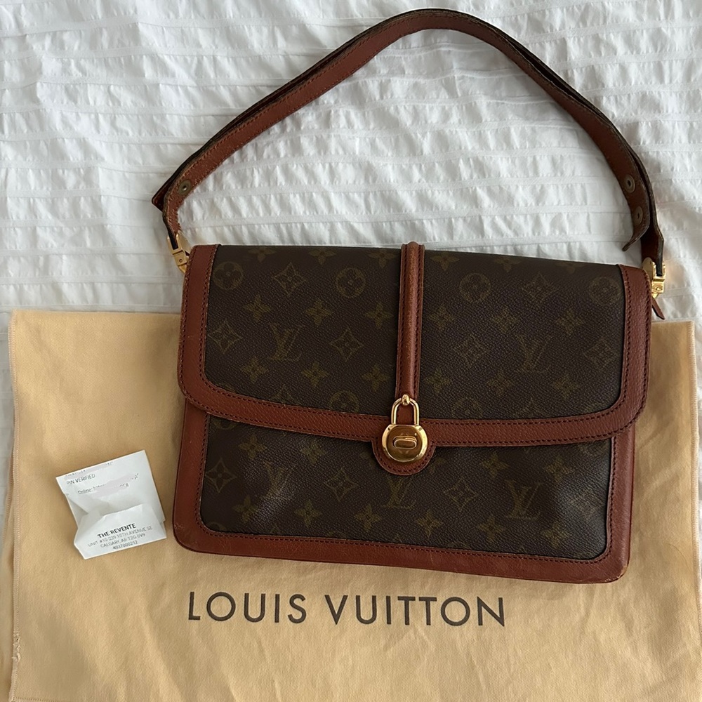 Authentic Louis Vuitton Vintage Monogram Sac
Vendome